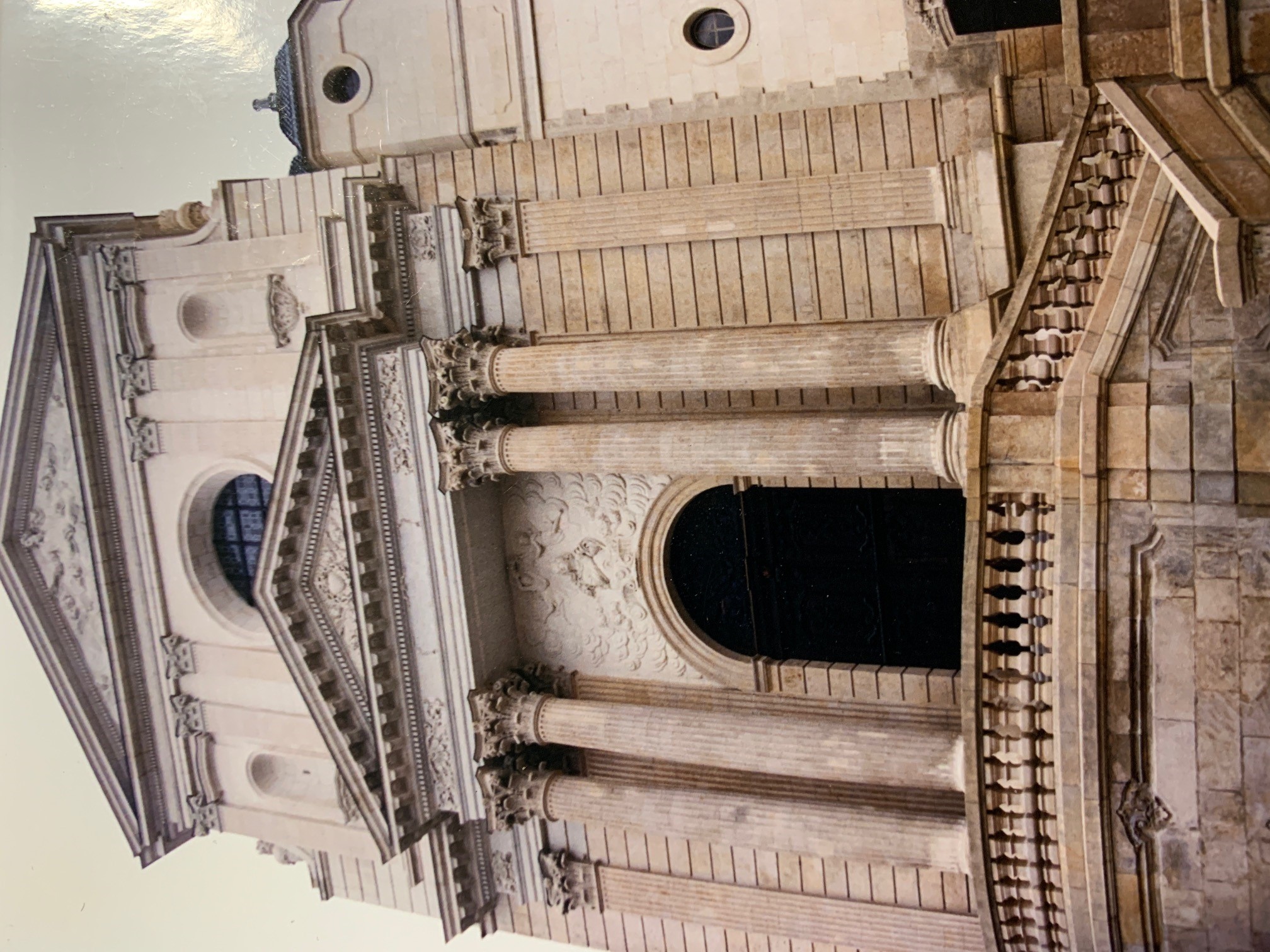 Eglise de la Visitation en pierre de Bourgogne des Carrières Sauvanet de la Nièvre