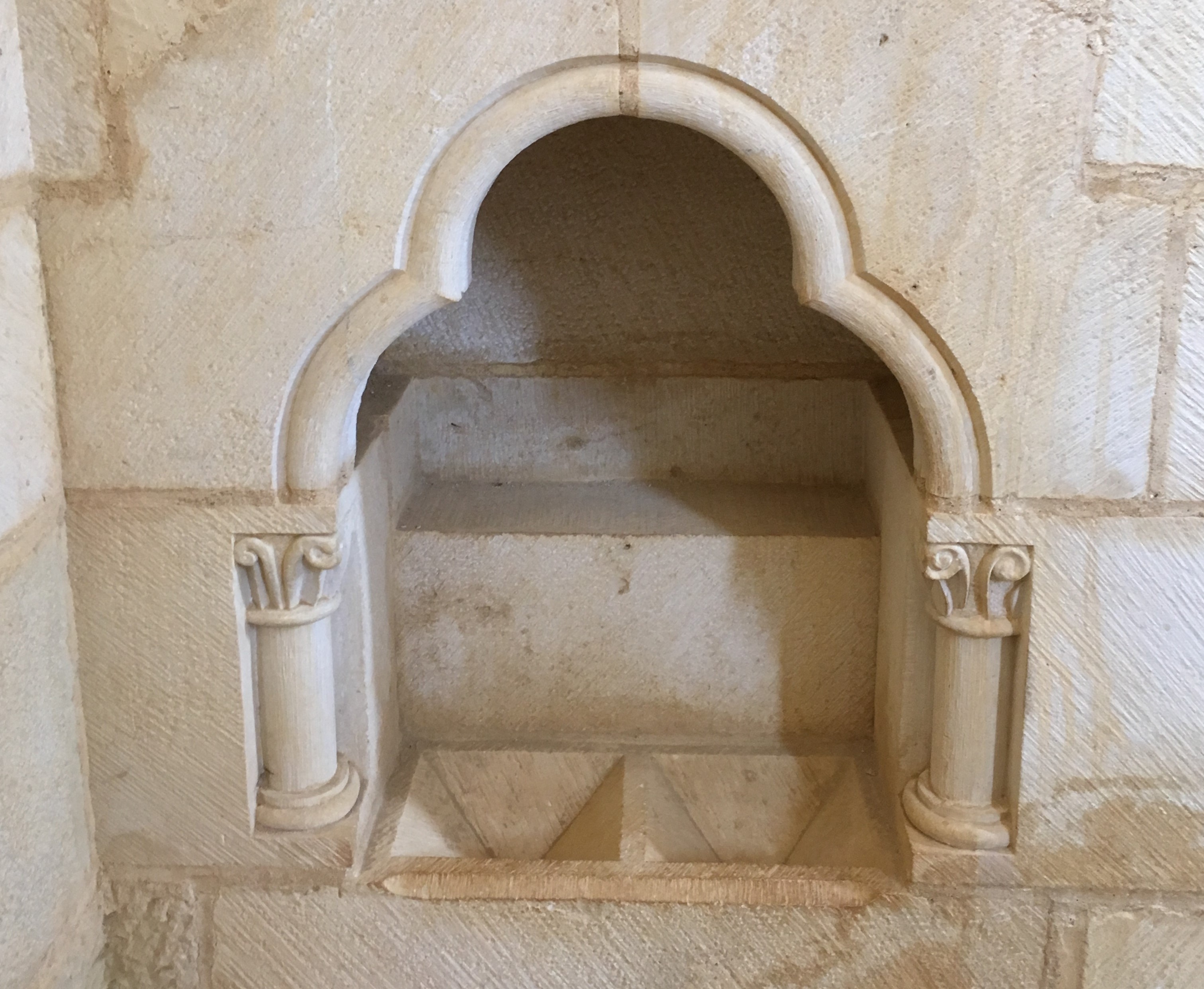 Lavabo en pierre de Bourgogne des Carrières Sauvanet de la Nièvre