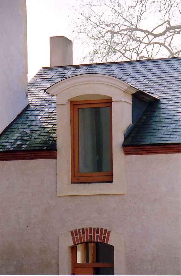 Lucarne en pierre de Bourgogne des Carrières Sauvanet de la Nièvre