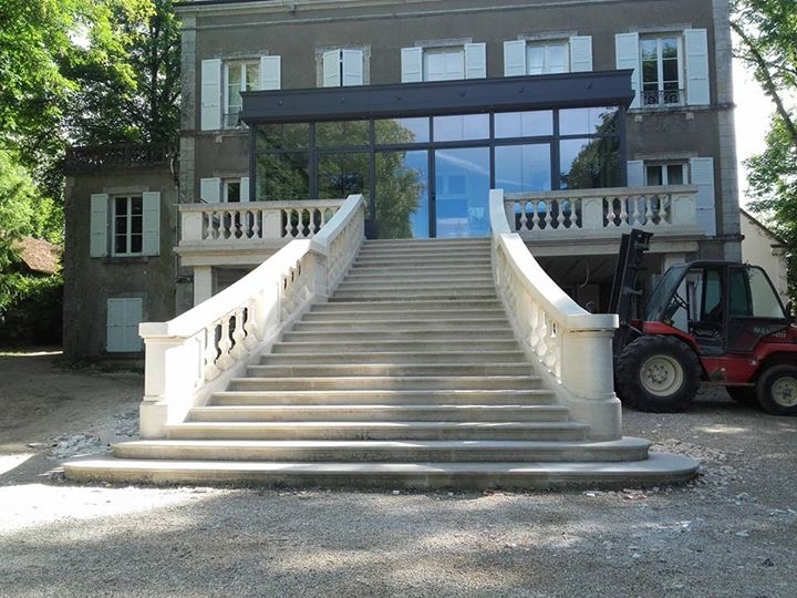 Escalier en pierre de Bourgogne des Carrières Sauvanet de la Nièvre