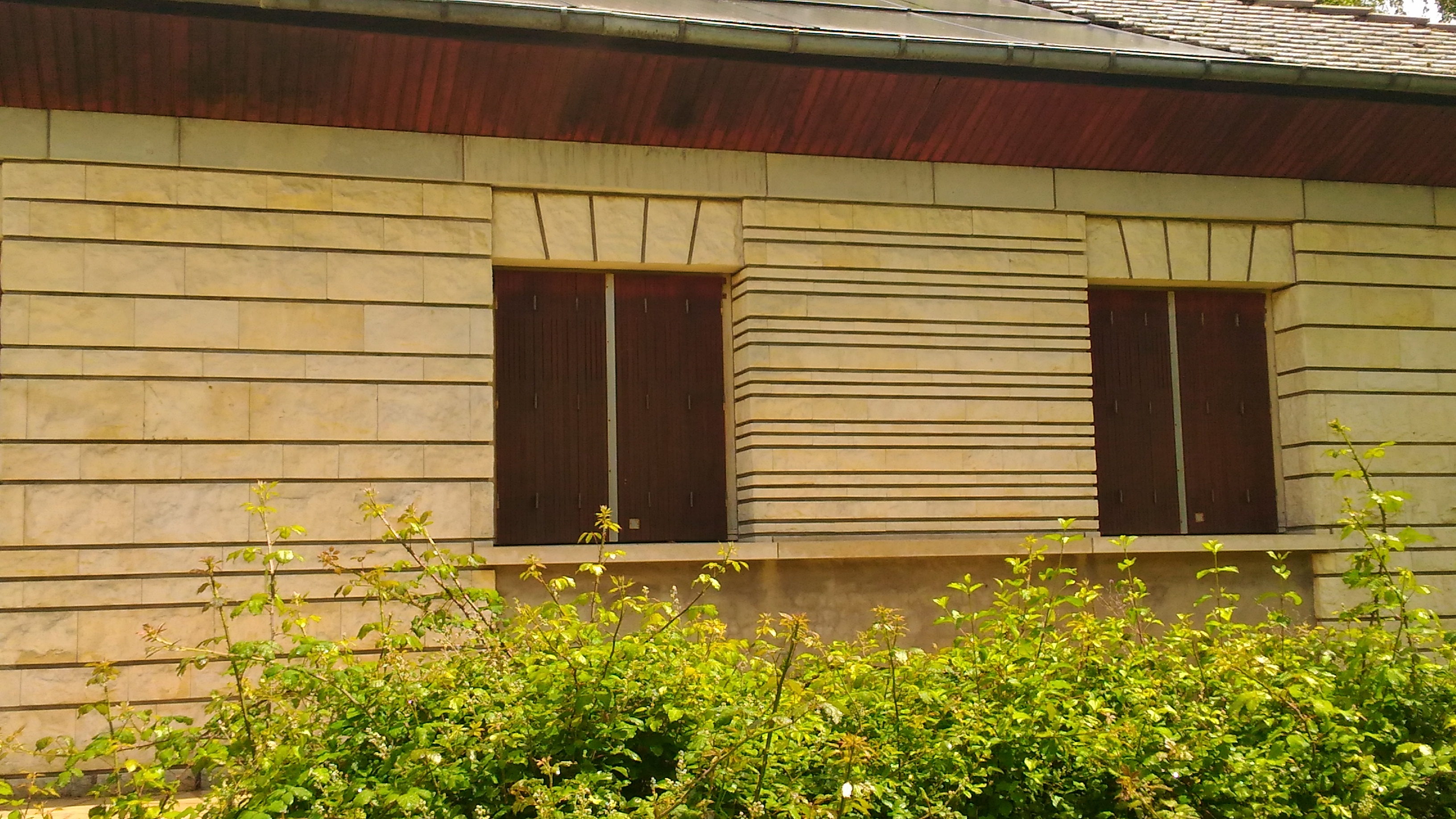 Facade en pierre en moellons de Bourgogne des Carrières Sauvanet de la Nièvre