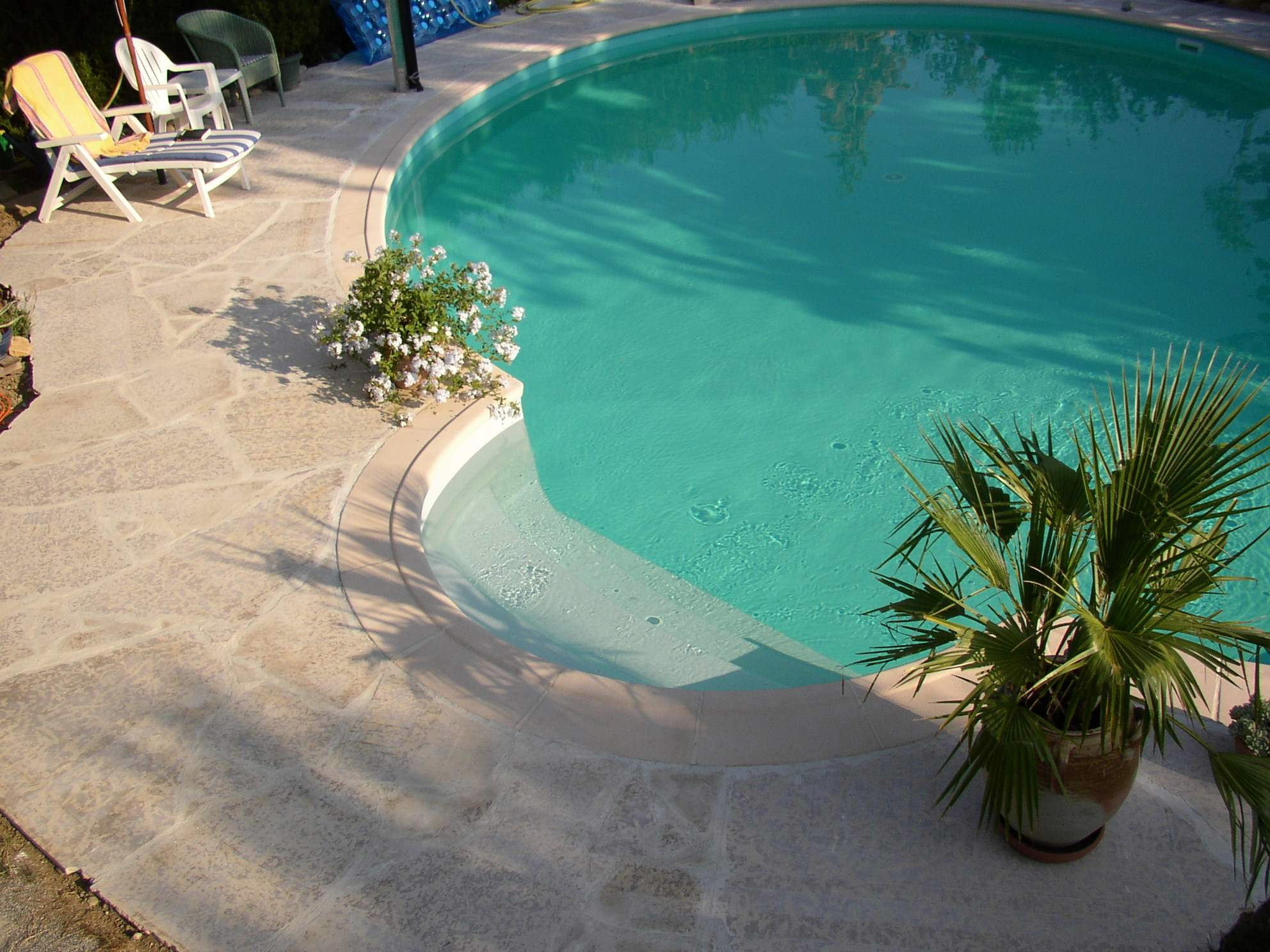 Piscine en pierre de Bourgogne des Carrières Sauvanet de la Nièvre