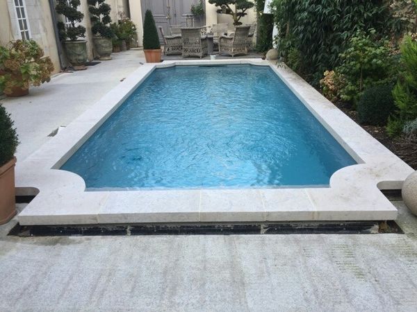 Piscine en pierre de Bourgogne des Carrières Sauvanet de la Nièvre