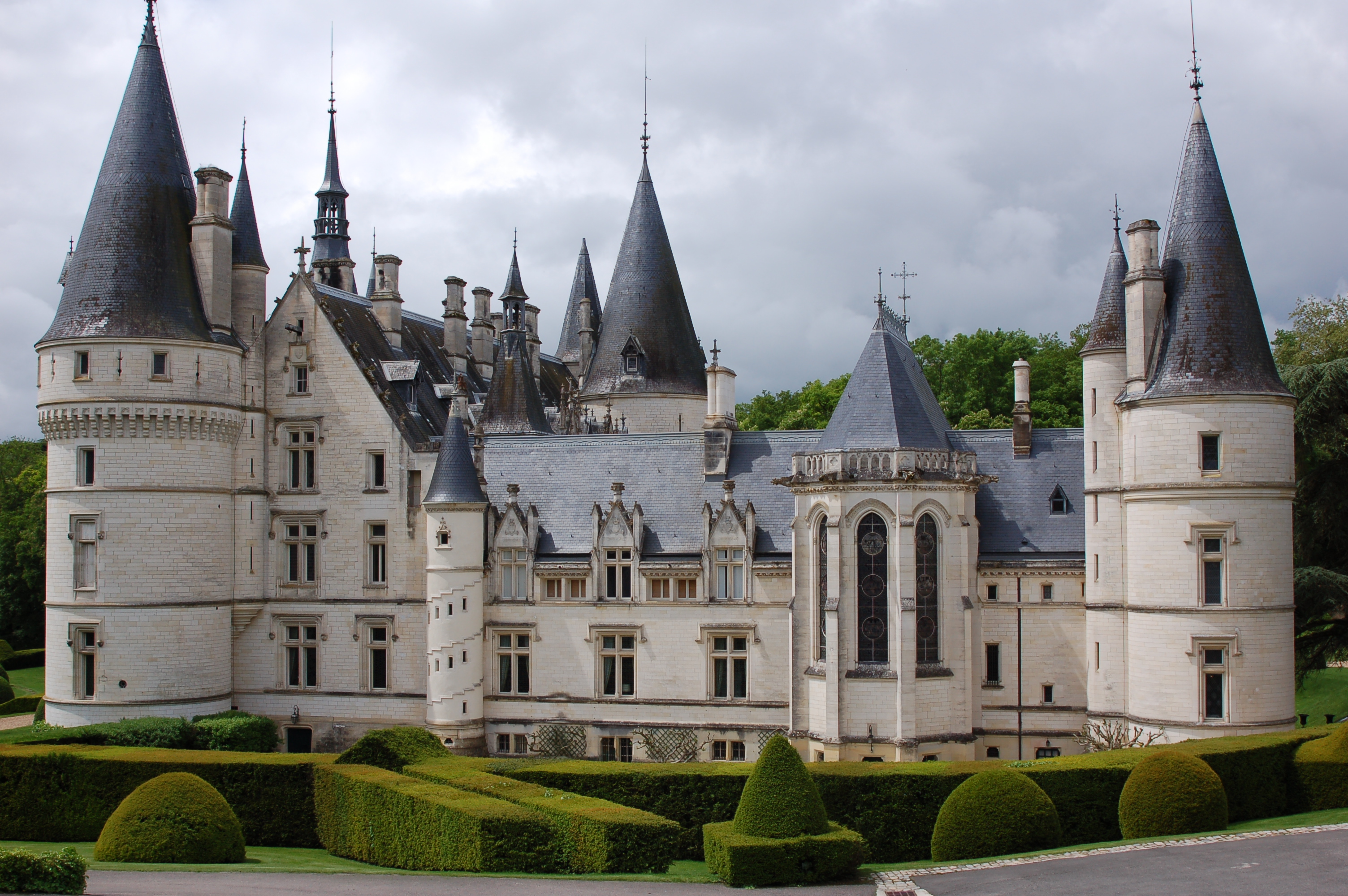 Chateau en pierre de Bourgogne des Carrières Sauvanet de la Nièvre