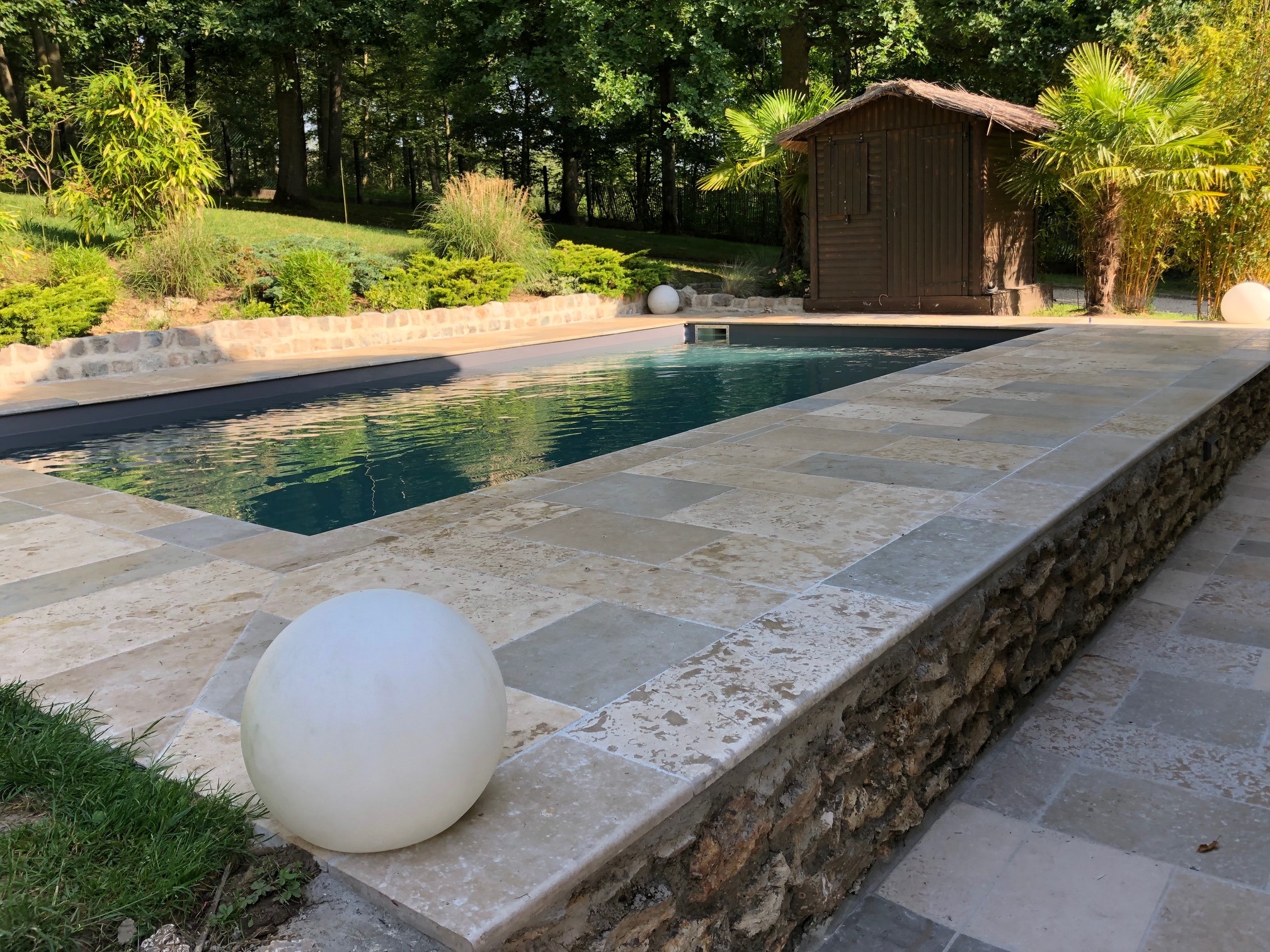 Piscine en pierre de Bourgogne des Carrières Sauvanet de la Nièvre